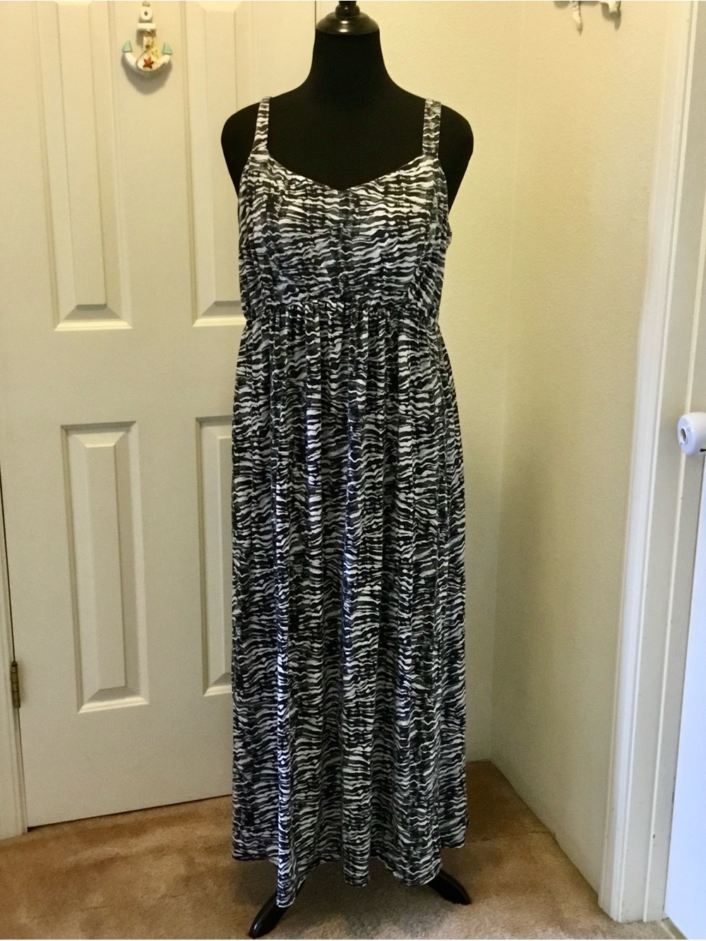 Faded Glory Black and White Maxi Dress